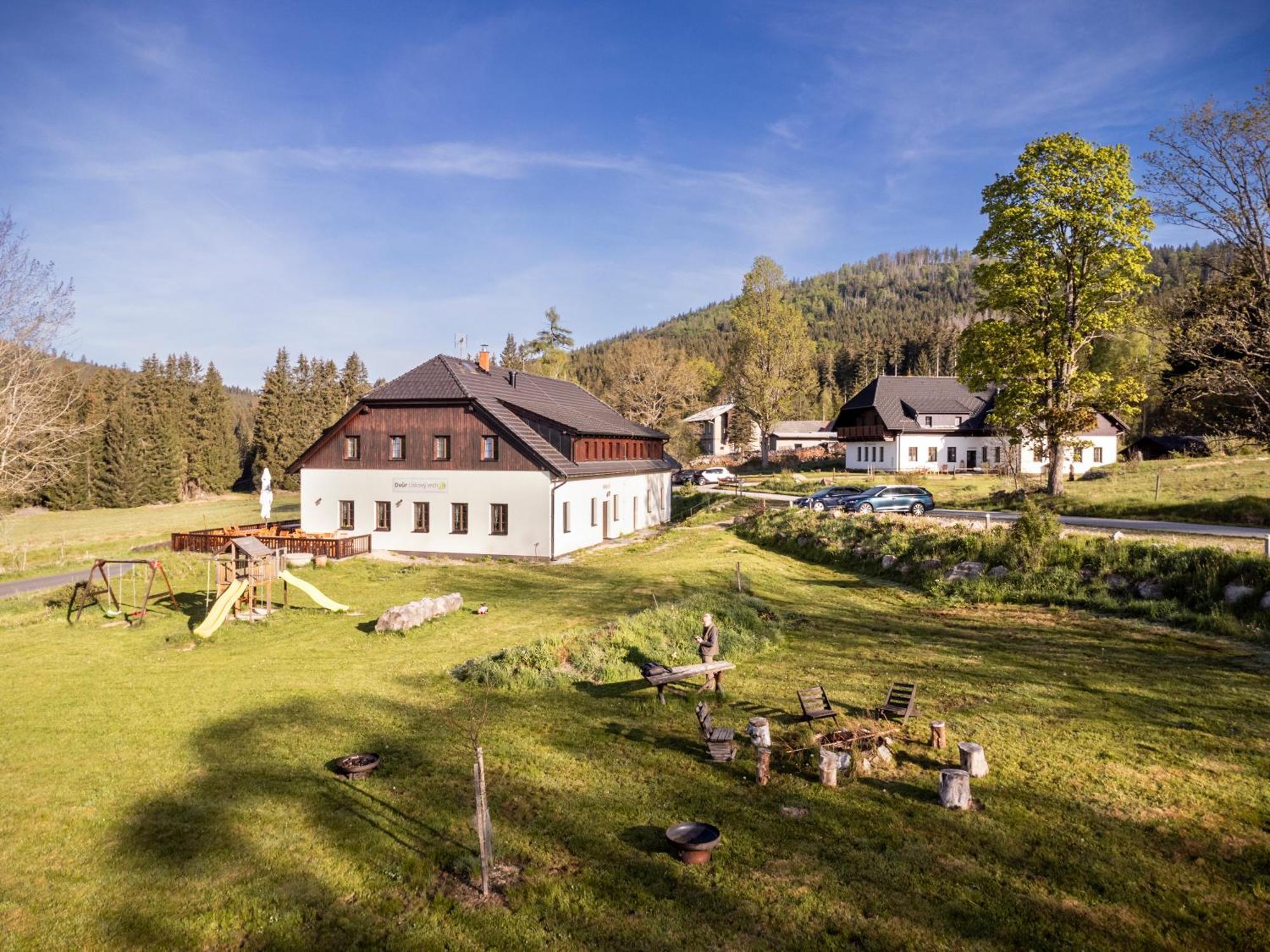 Отель Dvur Liskovy Vrch Стражны Экстерьер фото