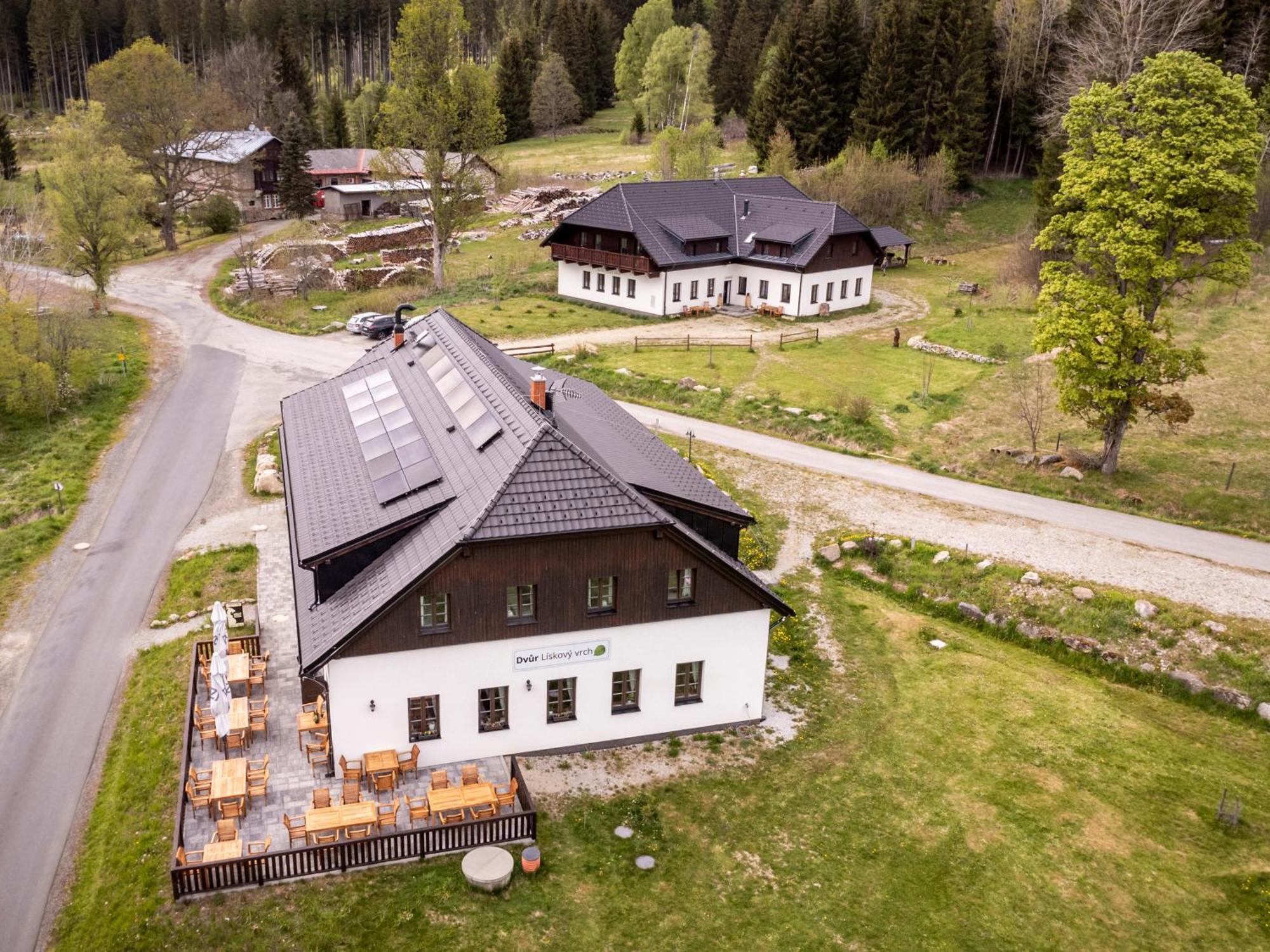 Отель Dvur Liskovy Vrch Стражны Экстерьер фото